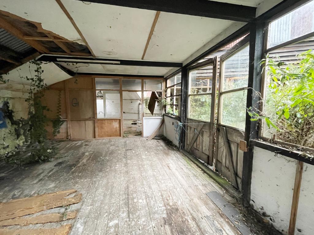 Lot: 117 - FREEHOLD SITE WITH PLANNING FOR FOUR FLATS - Dilapidated former workshop